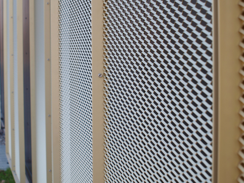 Solar protections are in angles of 6 mm aluminium og 2mm stretched metal.