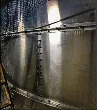 Aluminium surface without pitting